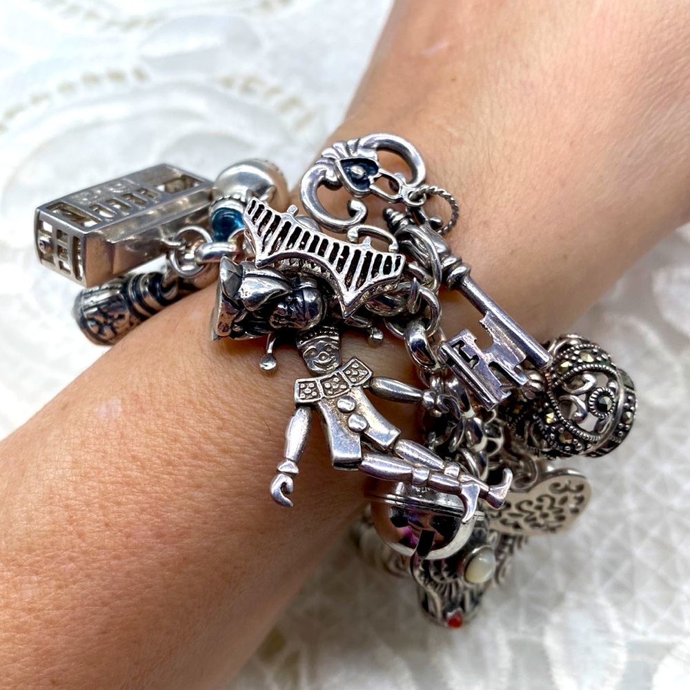 Vintage sterling silver, chunky and heavy charm bracelet 8 inches in length 💙